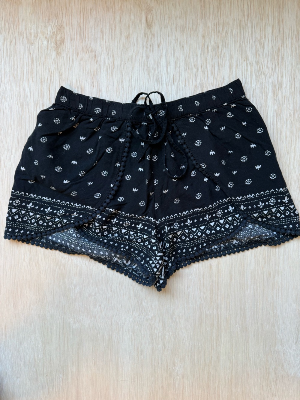 Hollister Black Printed Women's Shorts 100% Viscose